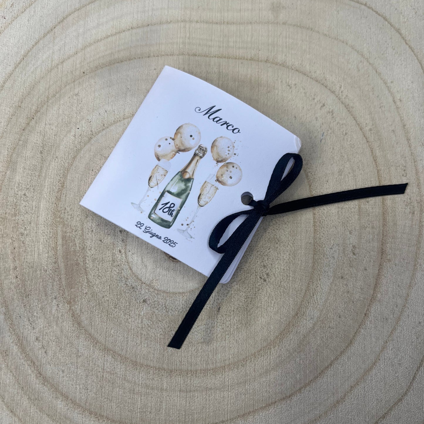Segnaposto a libro con cioccolatino