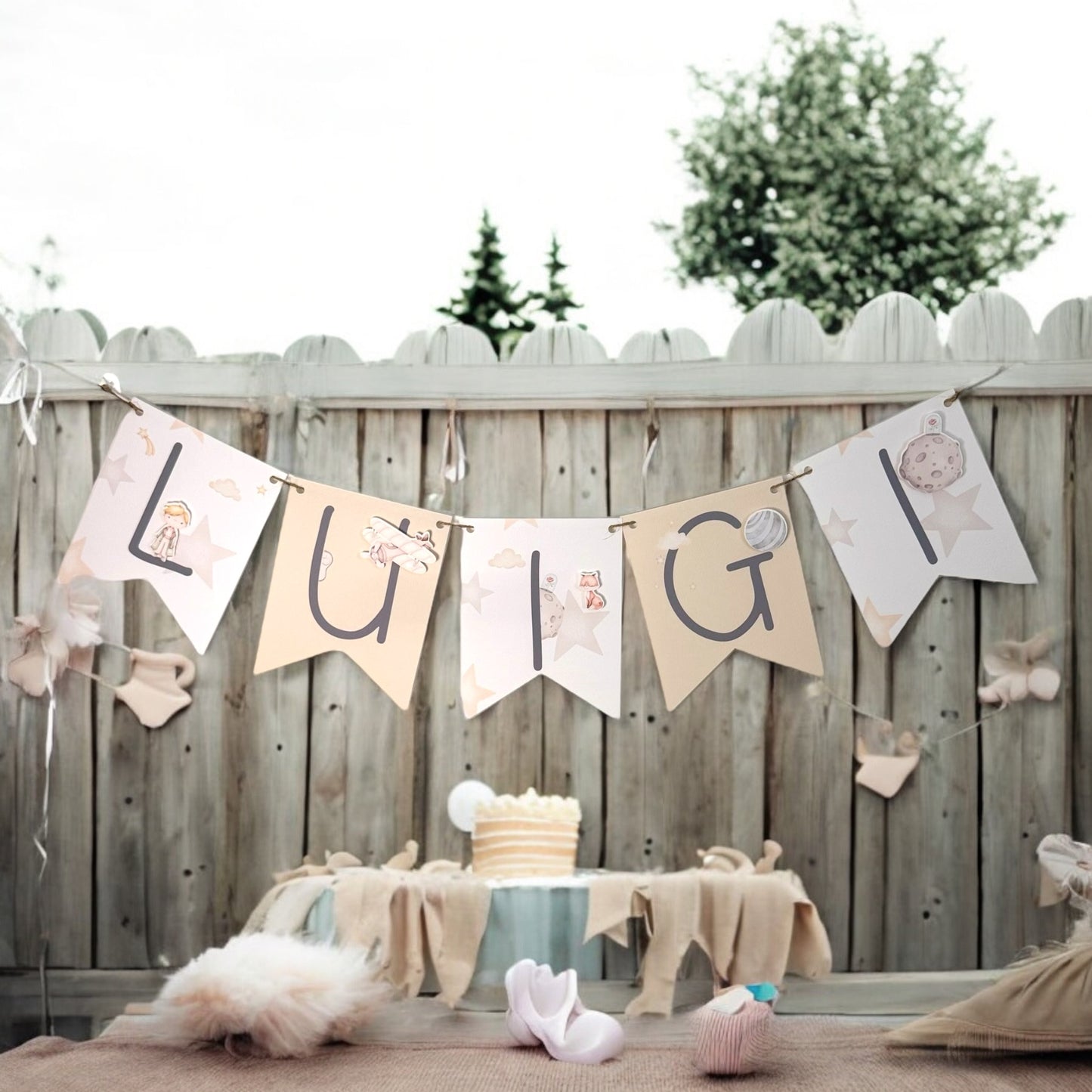 Ghirlanda Personalizzata in Cartoncino con Nome ed Elementi in Rilievo